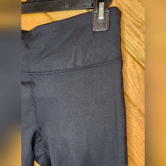 Calvin Klein Performance Wick Black Medium Leggings with White Floral Design - Picture 3 of 11